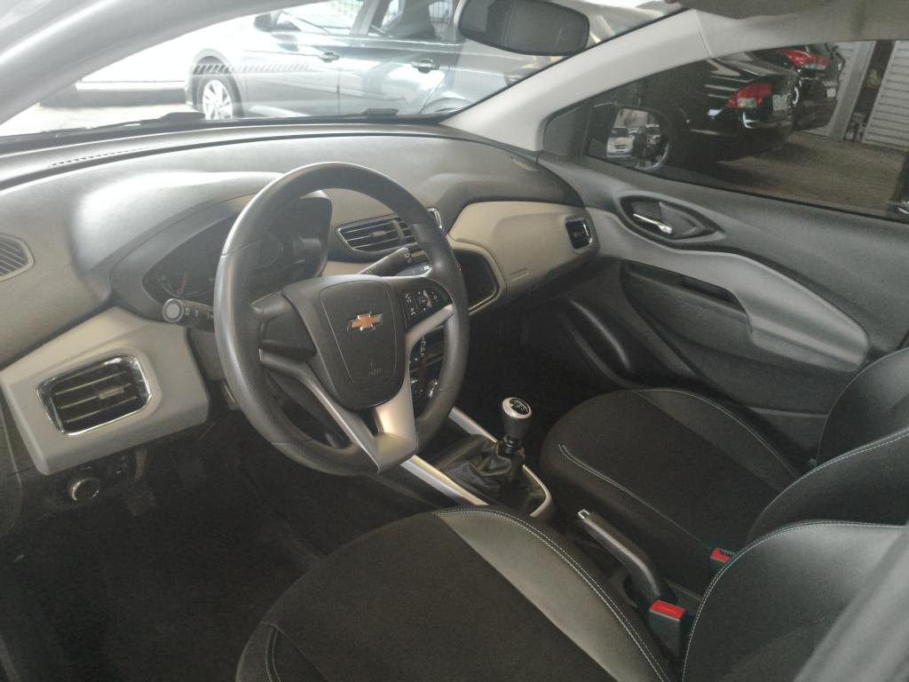 CHEVROLET Onix Hatch - Foto