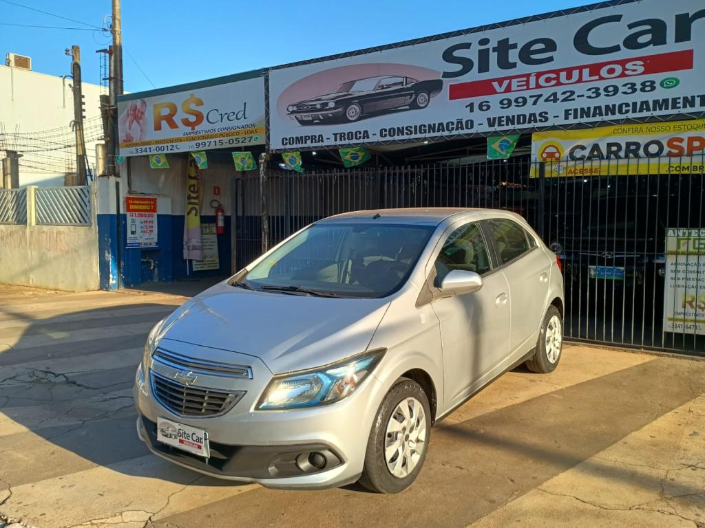 CHEVROLET Onix Hatch - Foto
