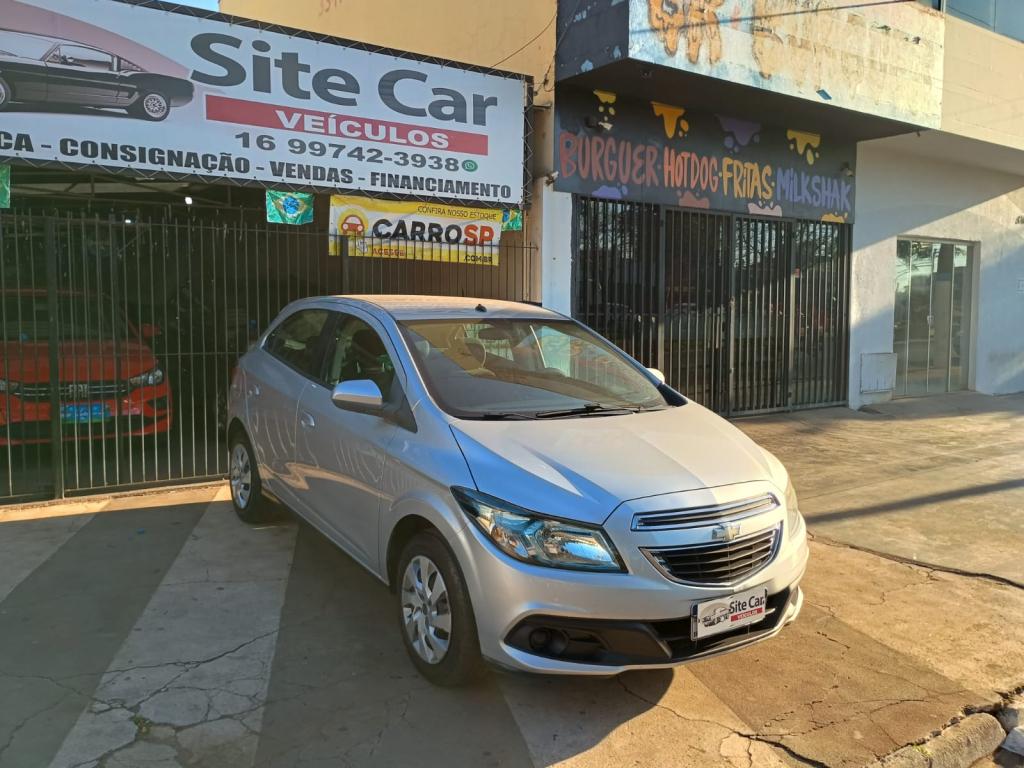 CHEVROLET Onix Hatch - Foto