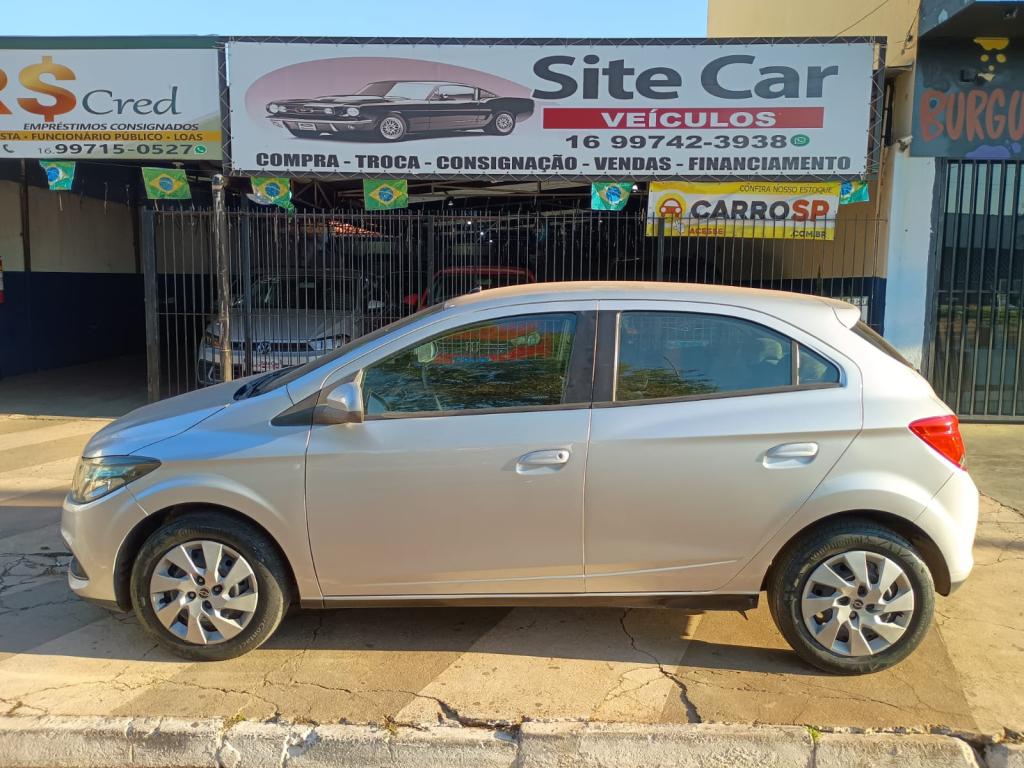 CHEVROLET Onix Hatch - Foto