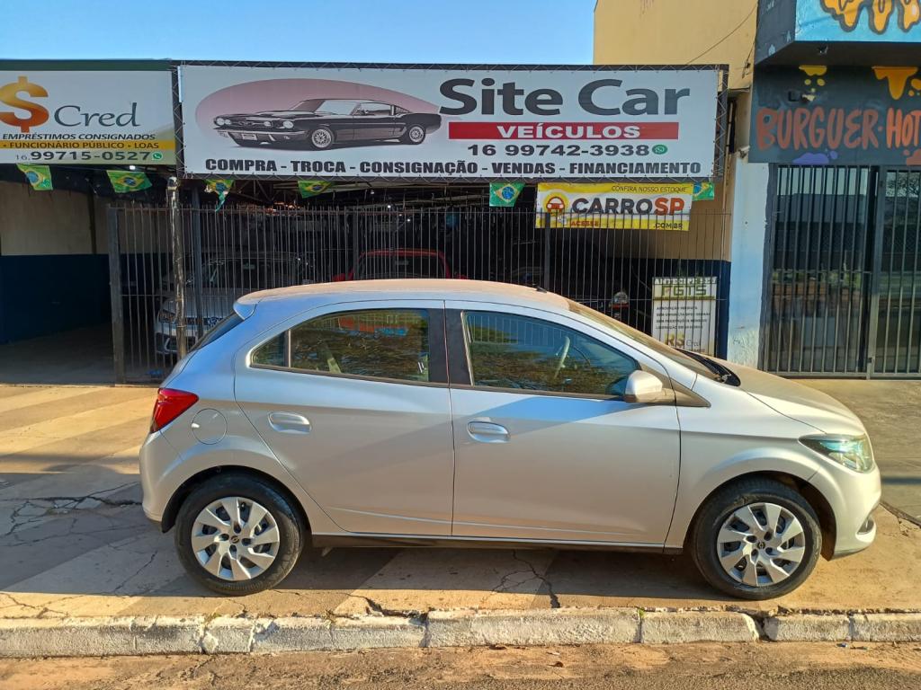 CHEVROLET Onix Hatch - Foto