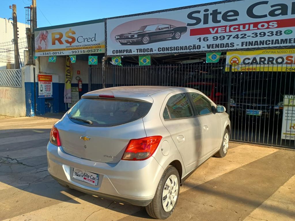 CHEVROLET Onix Hatch - Foto