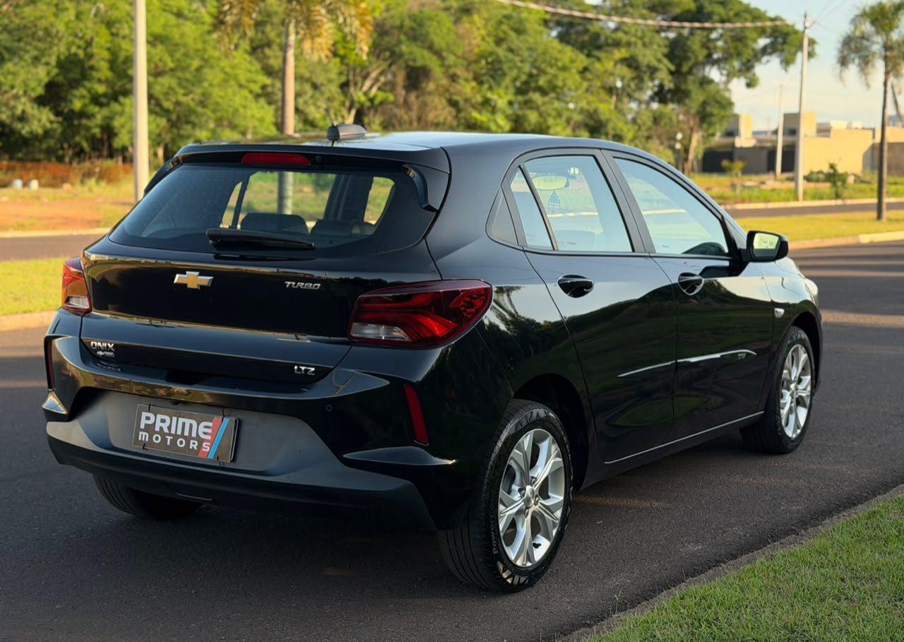 CHEVROLET Onix Hatch - Foto