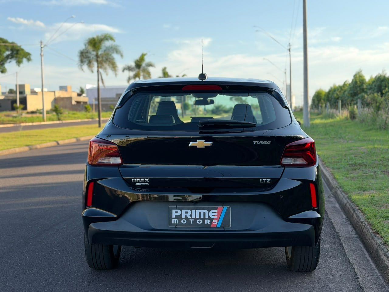 CHEVROLET Onix Hatch - Foto