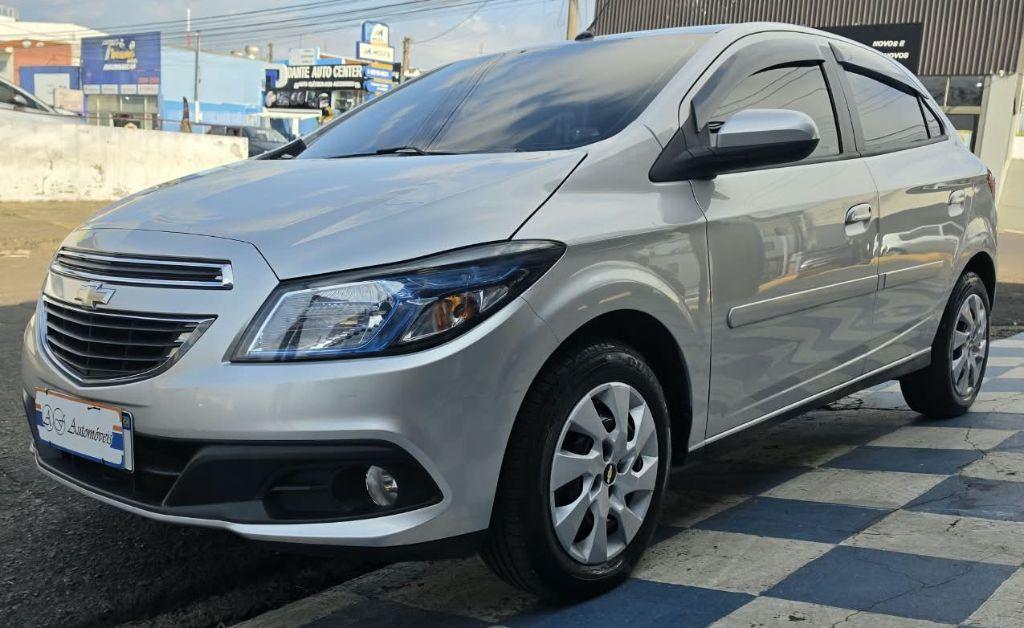 CHEVROLET Onix Hatch - Foto