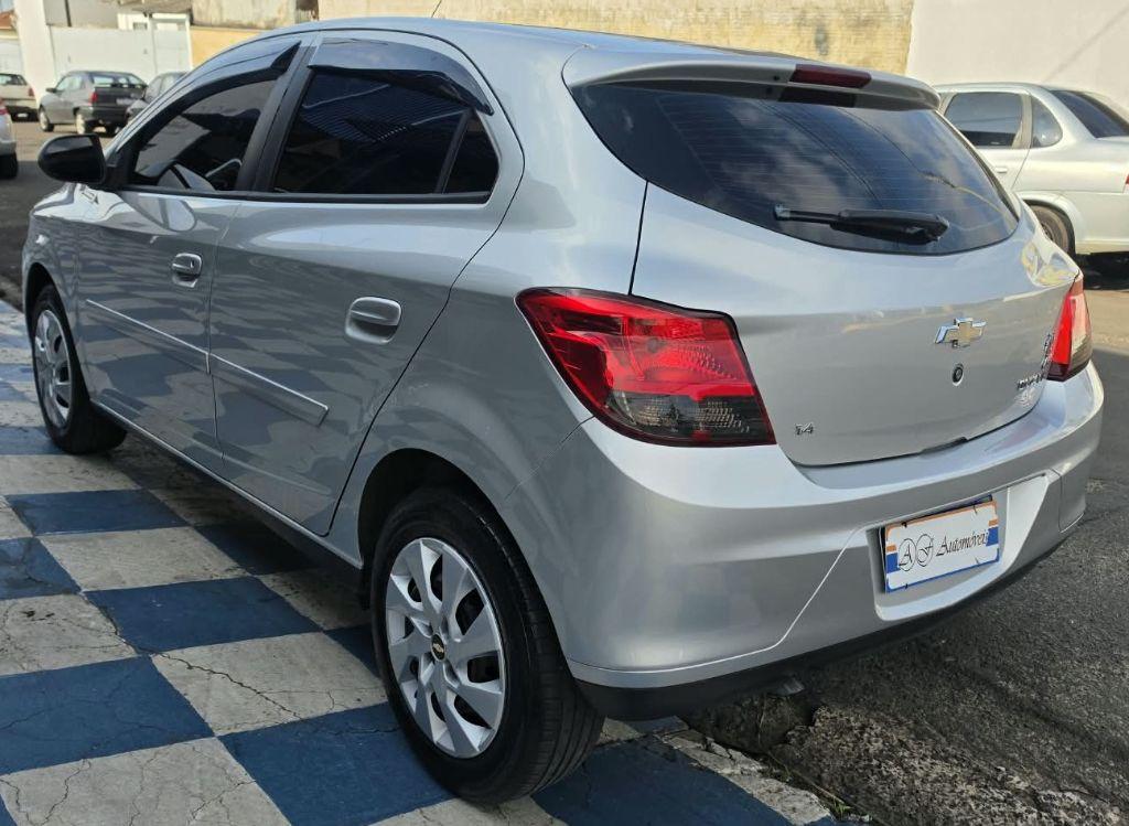CHEVROLET Onix Hatch - Foto