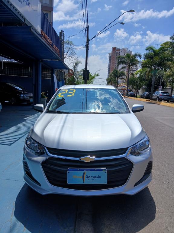 CHEVROLET Onix Hatch - Foto