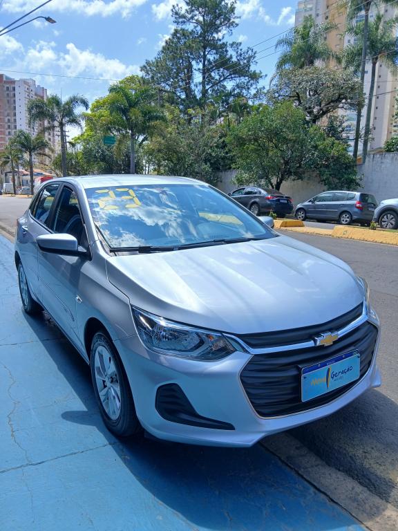 CHEVROLET Onix Hatch - Foto