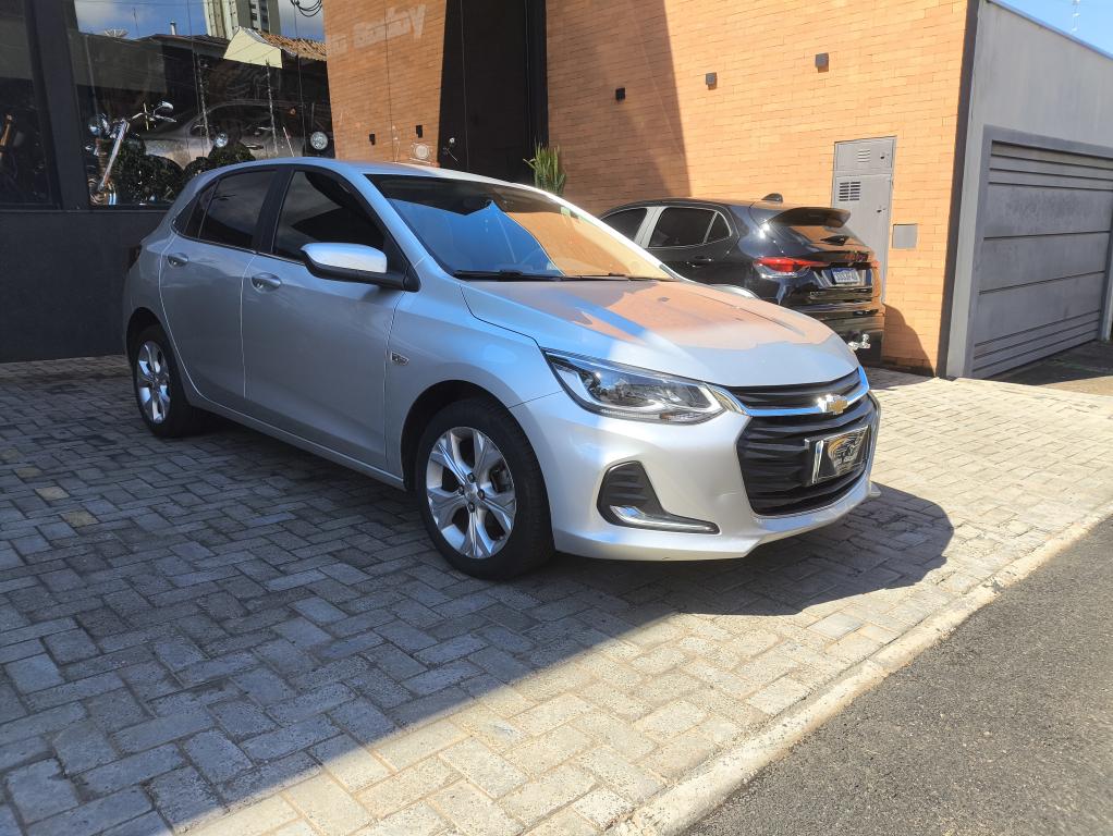 CHEVROLET Onix Hatch - Foto