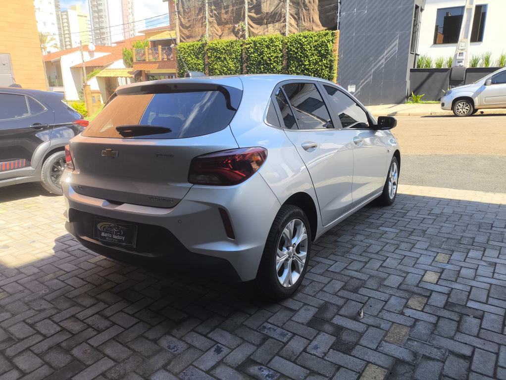 CHEVROLET Onix Hatch - Foto