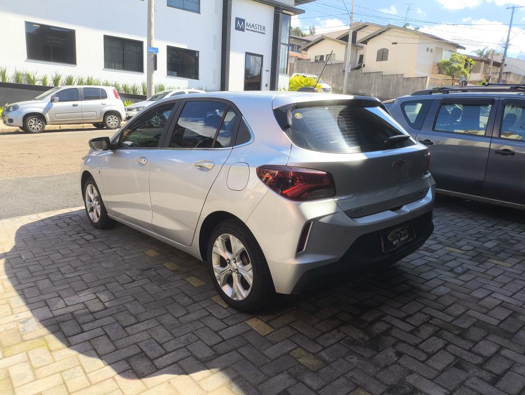 CHEVROLET Onix Hatch - Foto