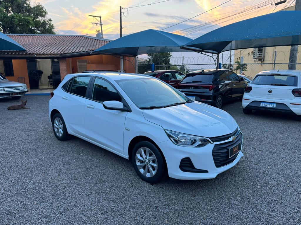 CHEVROLET Onix Hatch - Foto