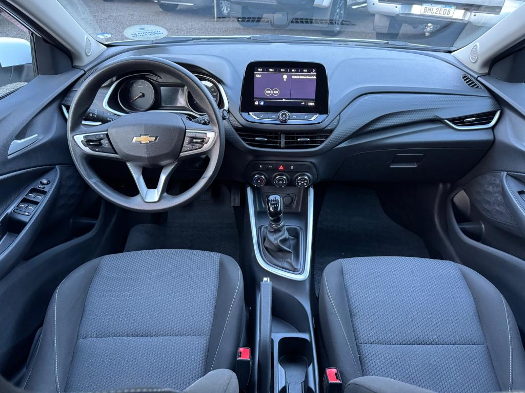CHEVROLET Onix Hatch - Foto