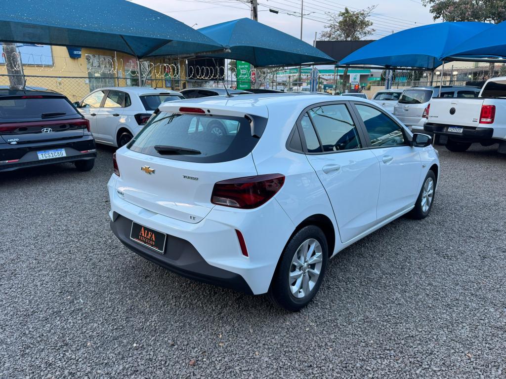 CHEVROLET Onix Hatch - Foto