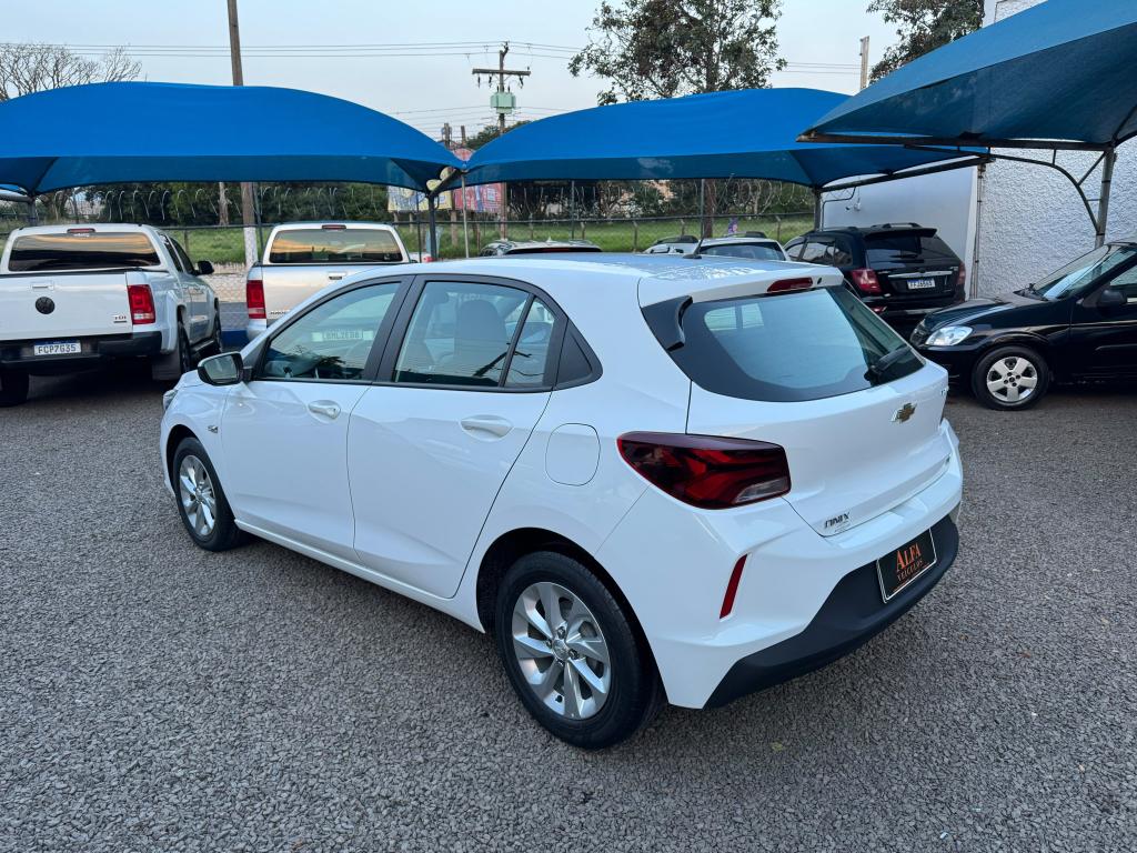 CHEVROLET Onix Hatch - Foto