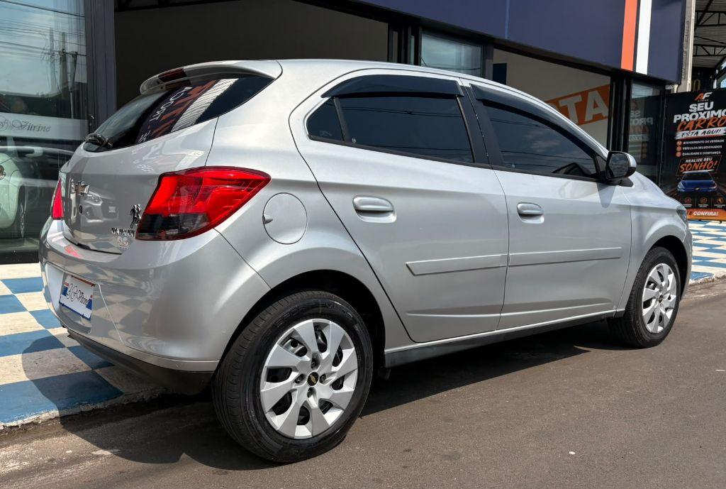 CHEVROLET Onix Hatch - Foto