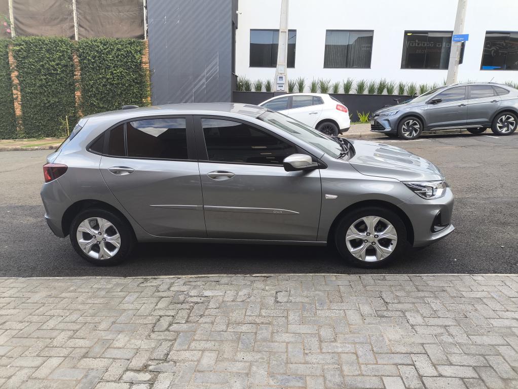 CHEVROLET Onix Hatch - Foto