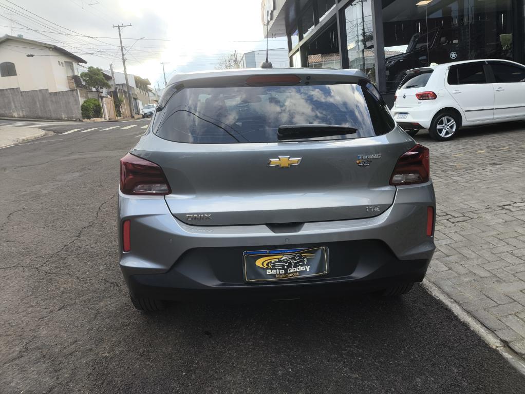 CHEVROLET Onix Hatch - Foto