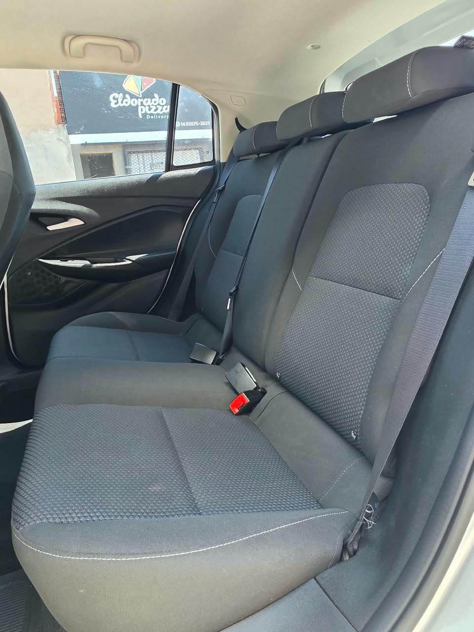 CHEVROLET Onix Hatch - Foto