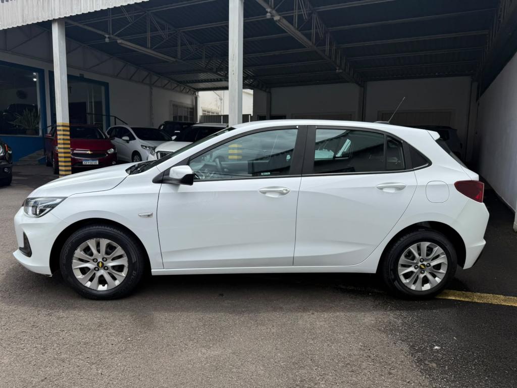CHEVROLET Onix Hatch - Foto