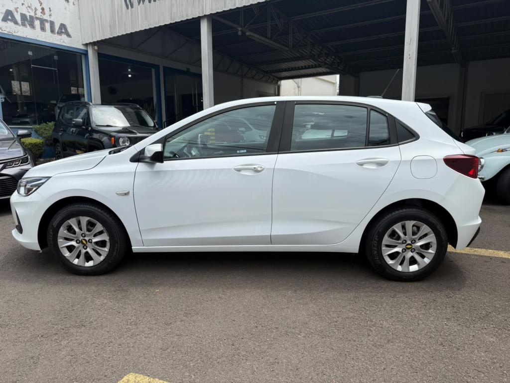 CHEVROLET Onix Hatch - Foto