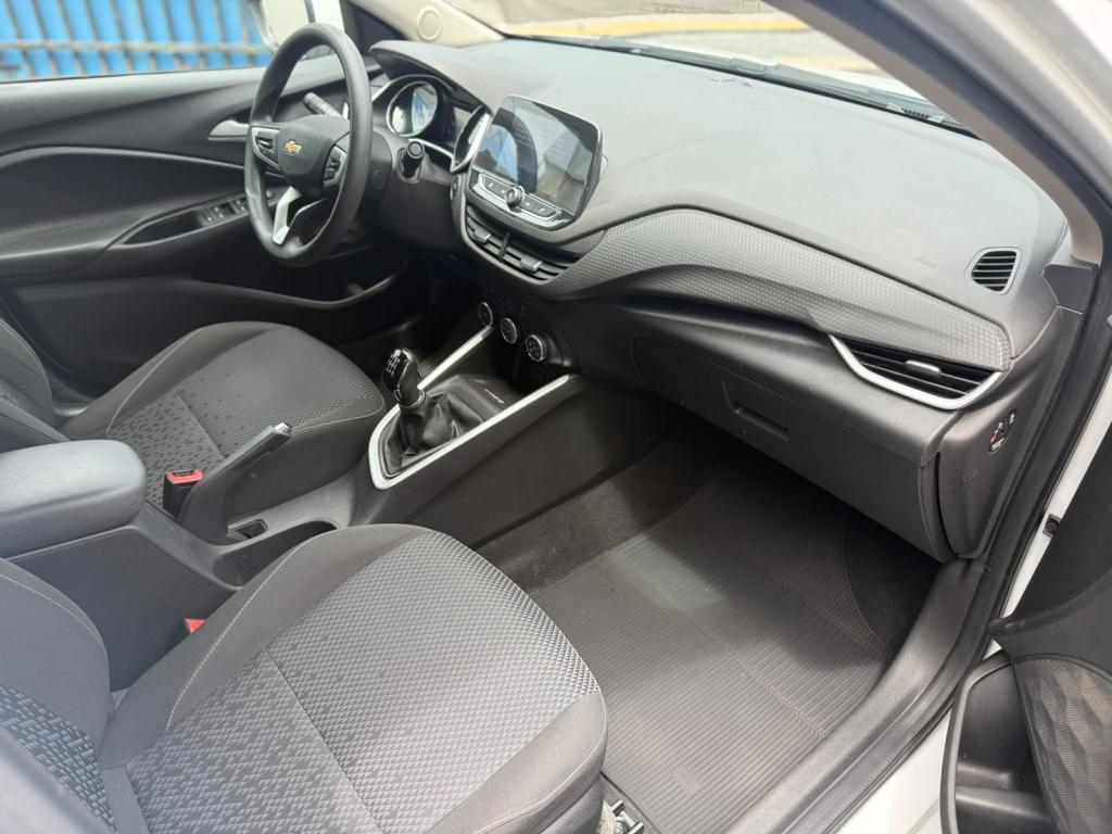 CHEVROLET Onix Hatch - Foto