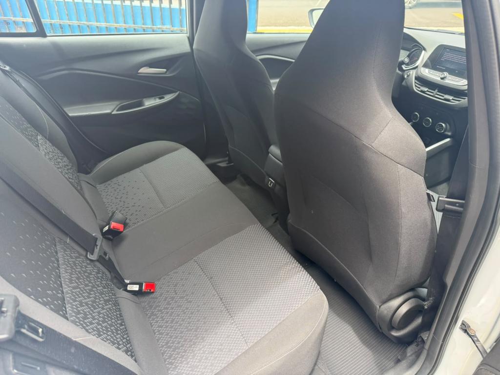 CHEVROLET Onix Hatch - Foto