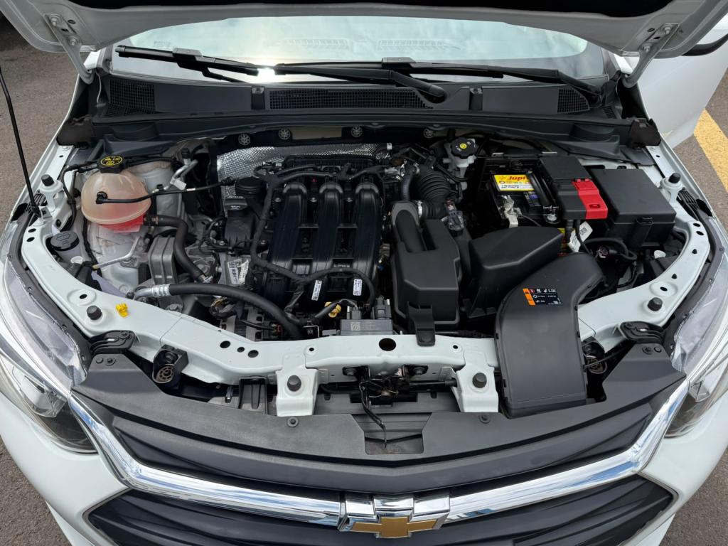 CHEVROLET Onix Hatch - Foto