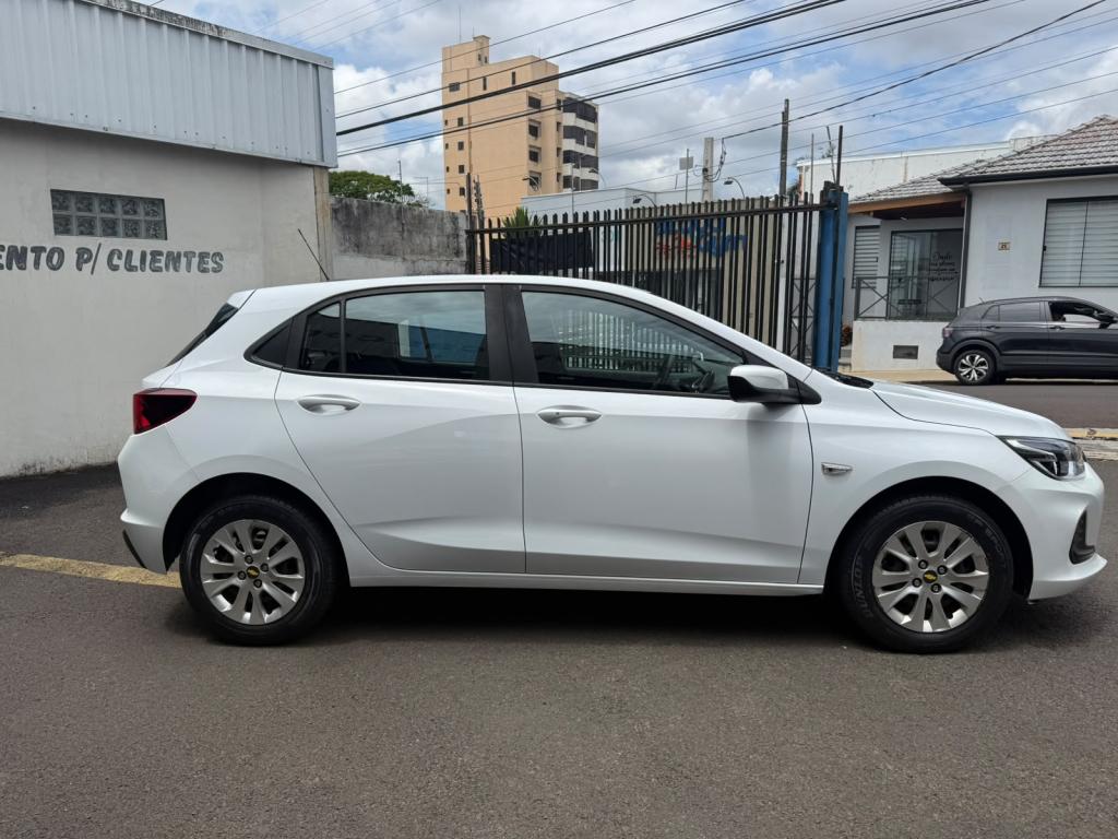 CHEVROLET Onix Hatch - Foto