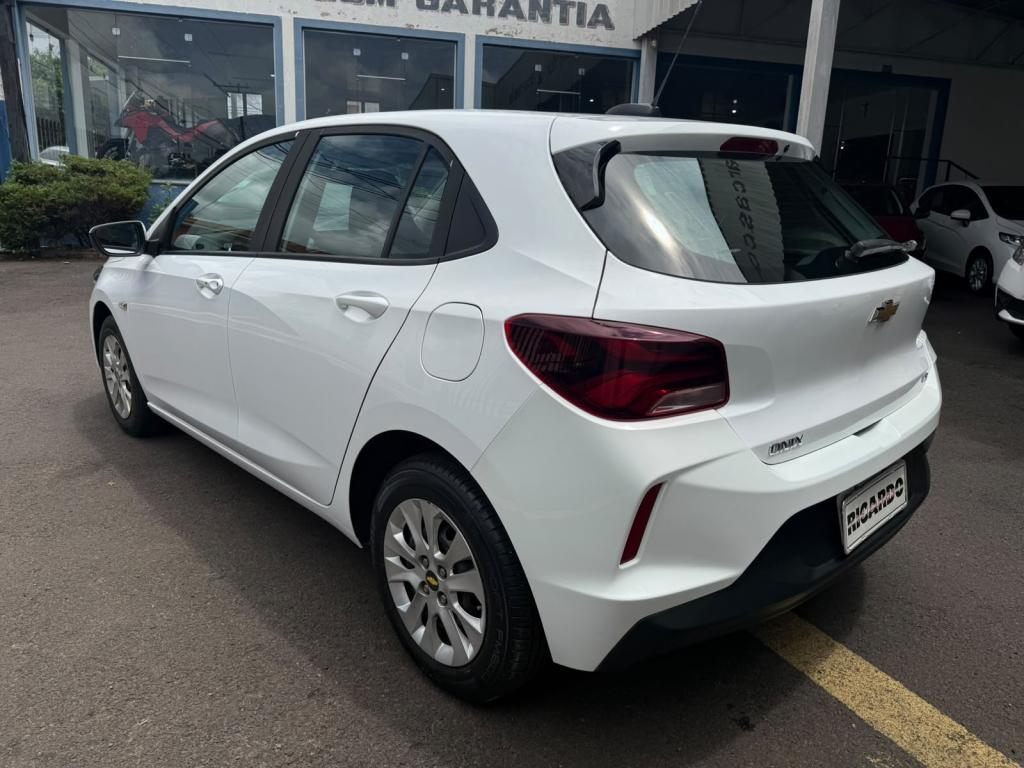 CHEVROLET Onix Hatch - Foto