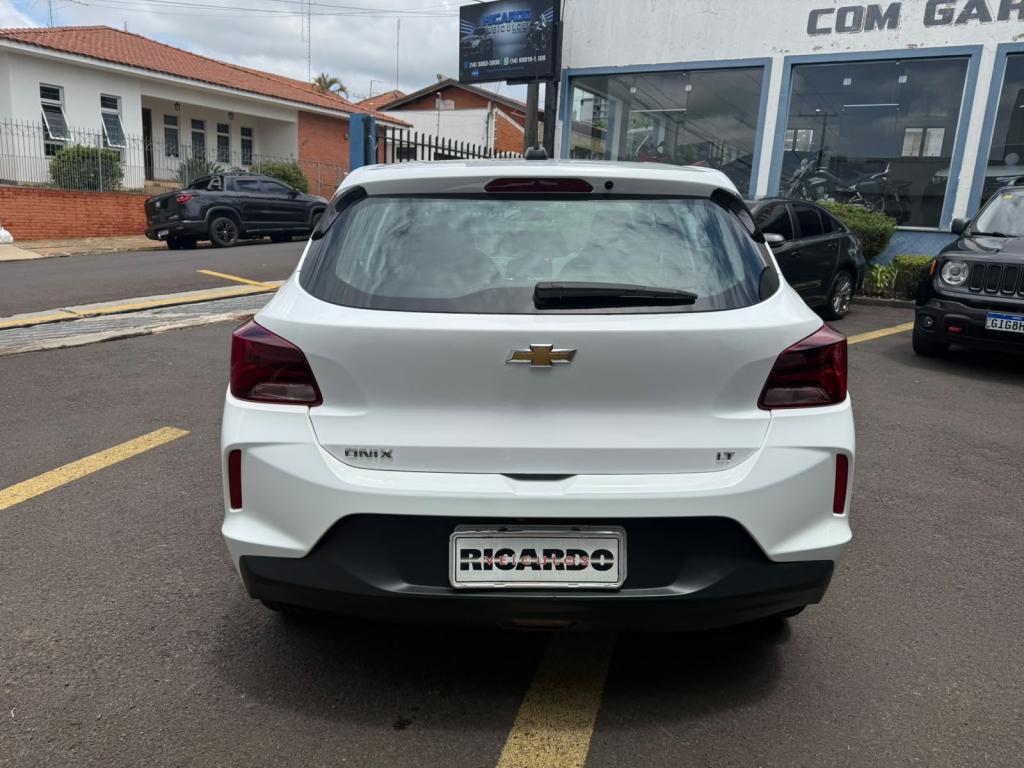 CHEVROLET Onix Hatch - Foto