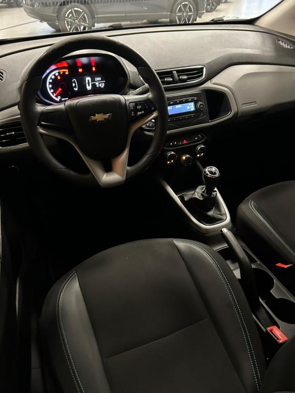 CHEVROLET Onix Hatch - Foto