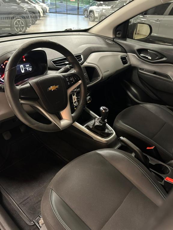 CHEVROLET Onix Hatch - Foto