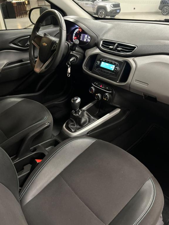 CHEVROLET Onix Hatch - Foto
