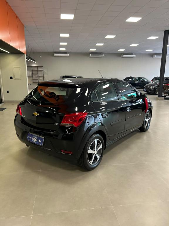 CHEVROLET Onix Hatch - Foto