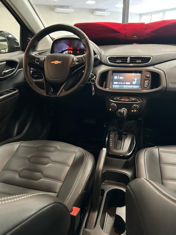 CHEVROLET Onix Hatch - Foto