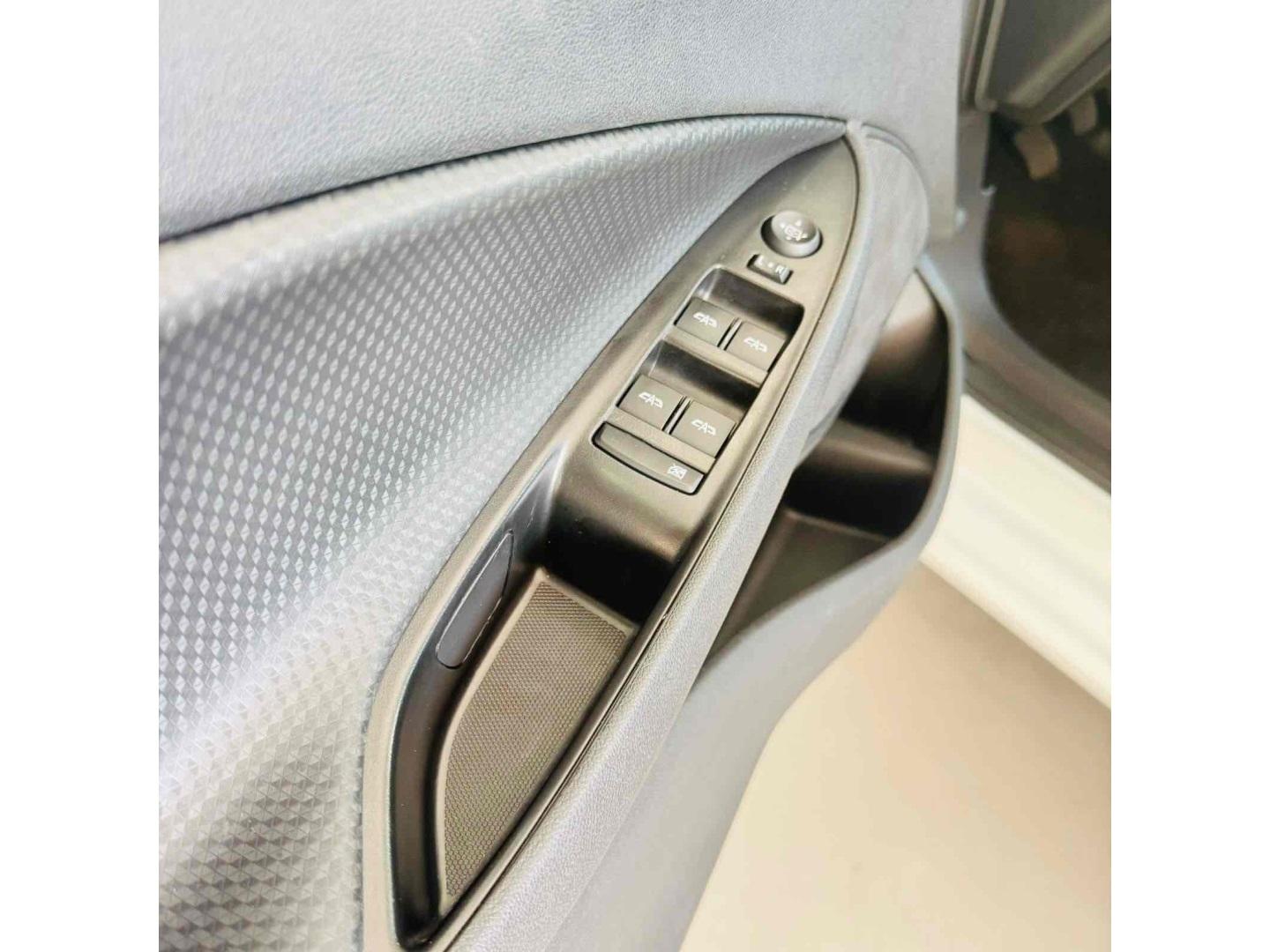 CHEVROLET Onix Sedan - Foto