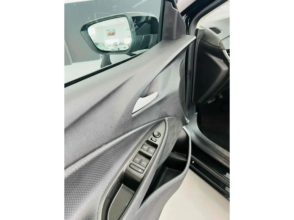 CHEVROLET Onix Sedan - Foto