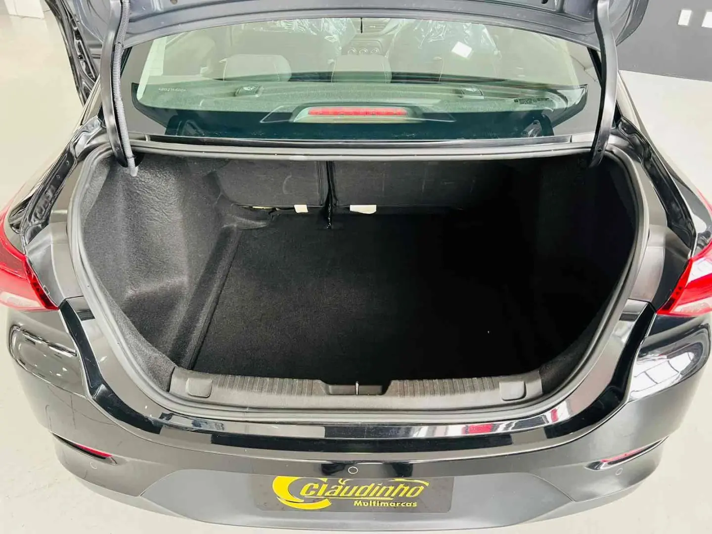 CHEVROLET Onix Sedan - Foto