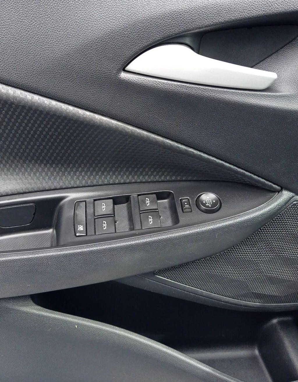 CHEVROLET Onix Sedan - Foto