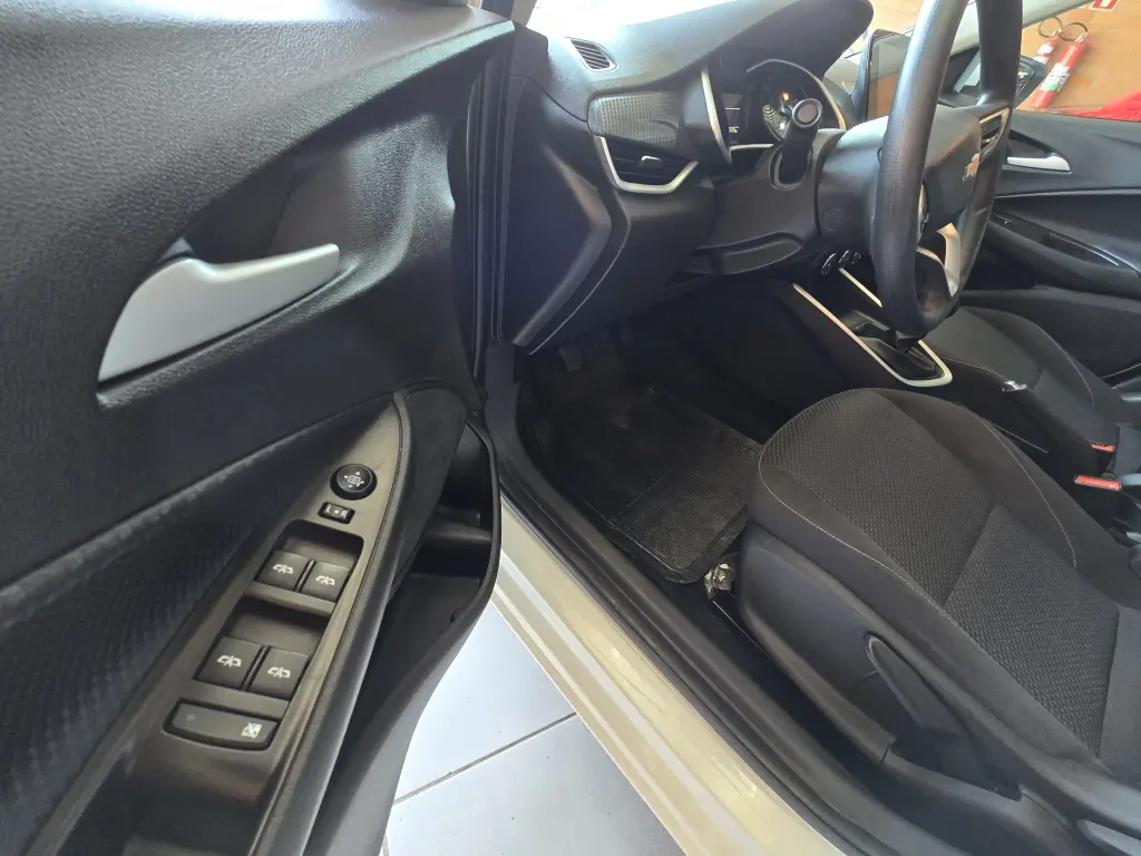 CHEVROLET Onix Sedan - Foto