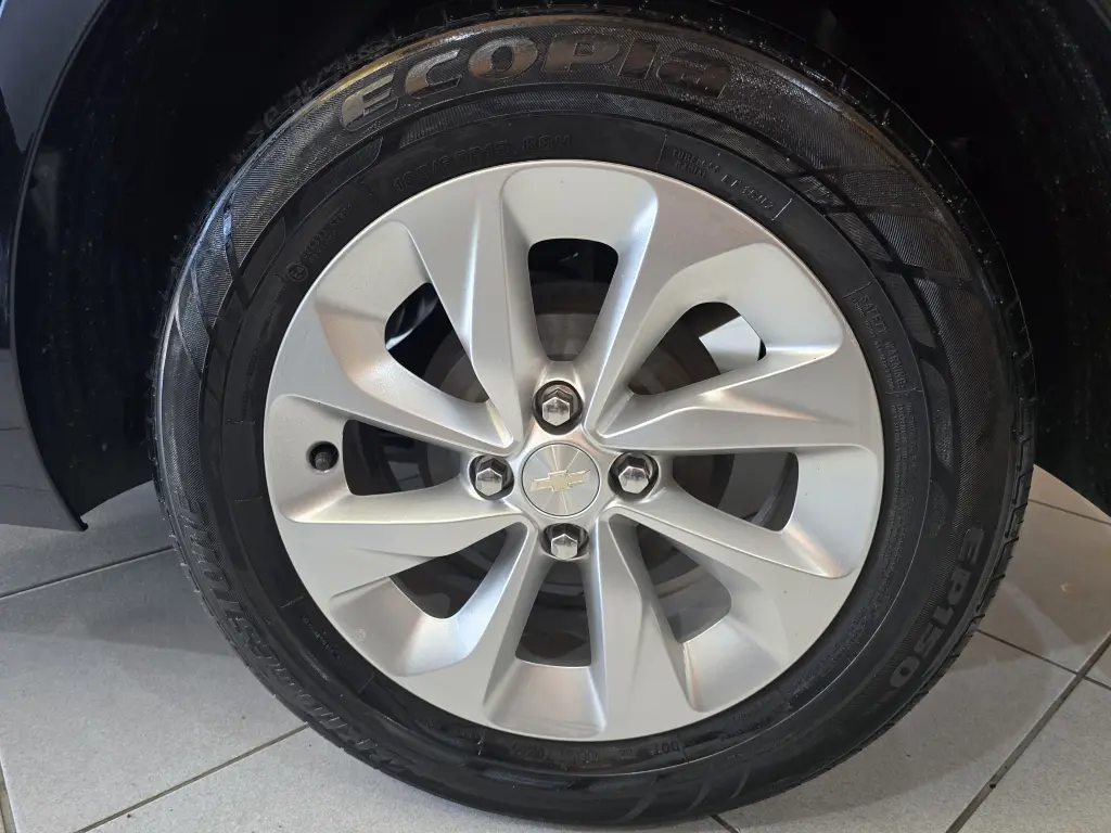 CHEVROLET Onix Sedan - Foto