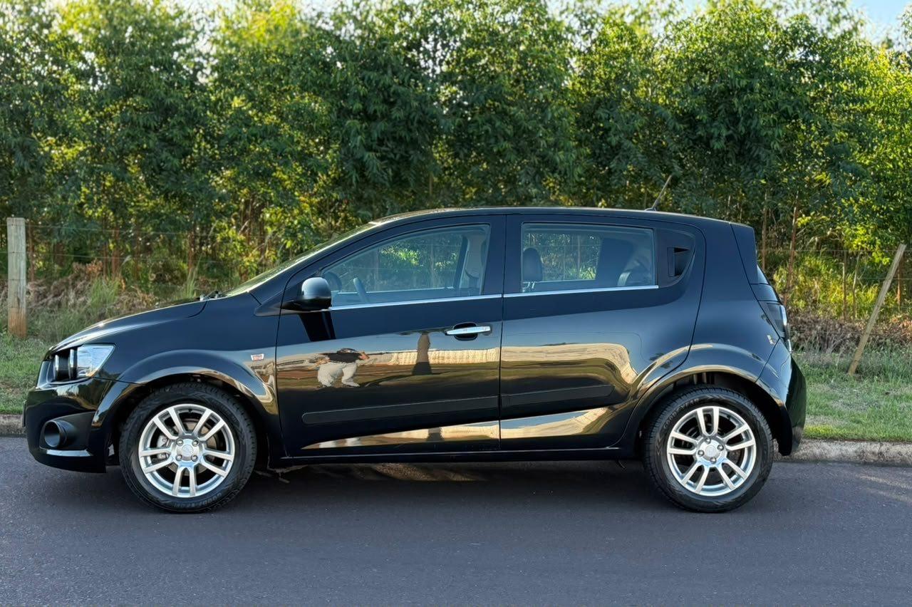 CHEVROLET Sonic Hatch - Foto