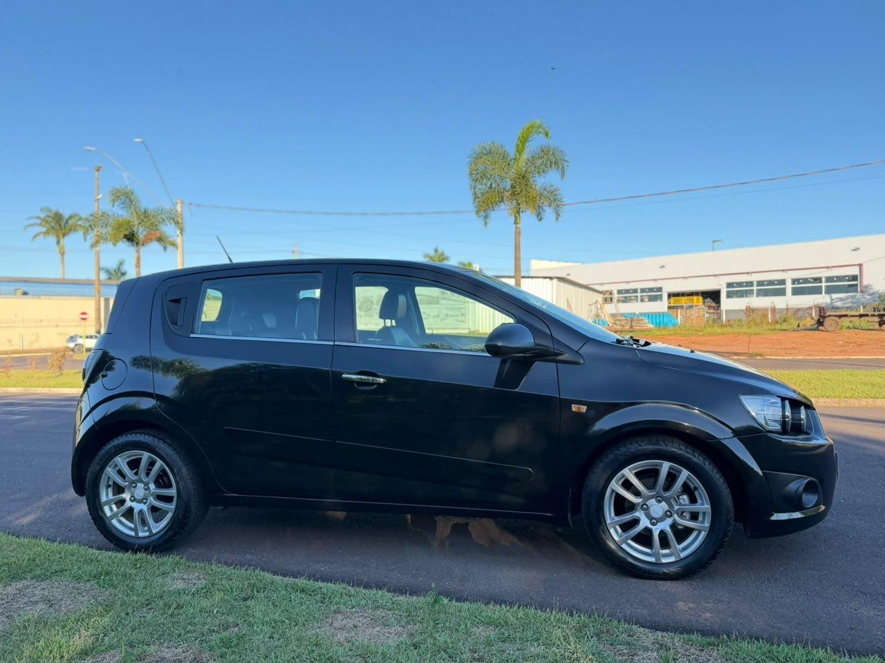 CHEVROLET Sonic Hatch - Foto
