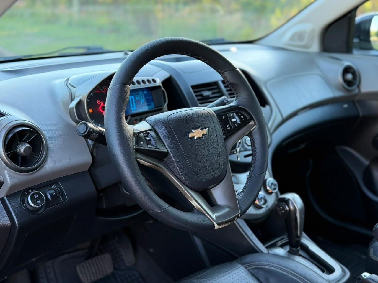 CHEVROLET Sonic Hatch - Foto