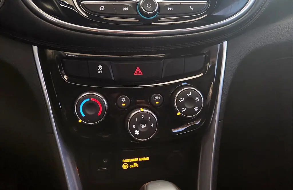 CHEVROLET Tracker - Foto