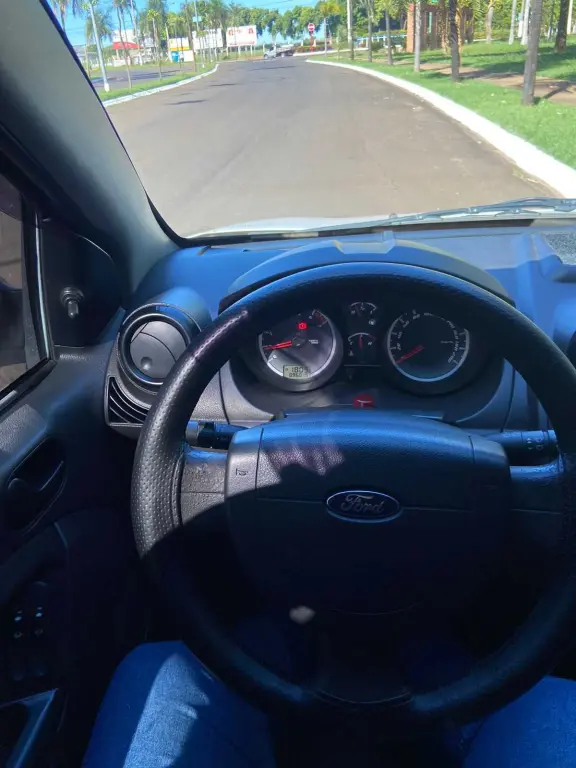 FORD Fiesta Hatch - Foto