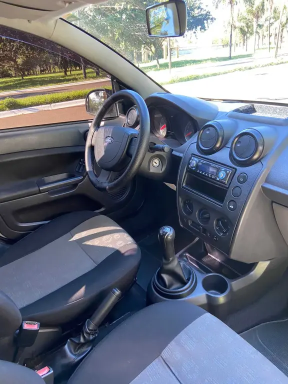 FORD Fiesta Hatch - Foto