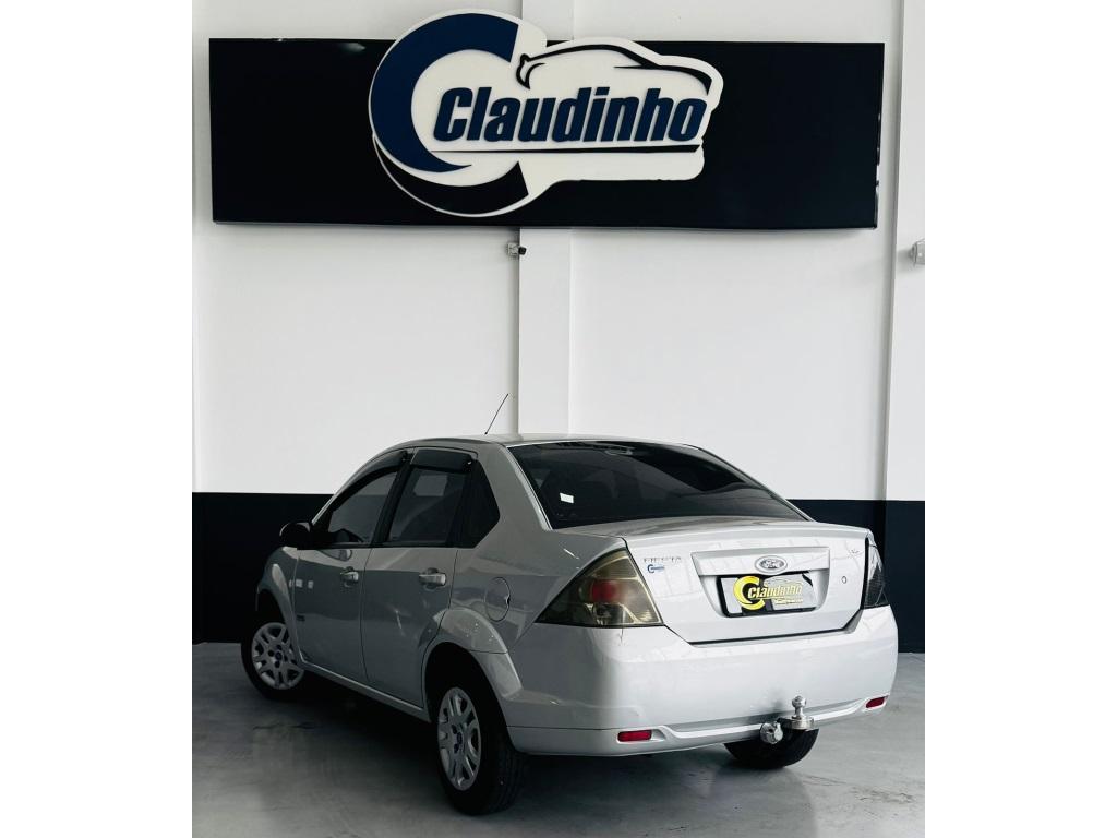 FORD Fiesta Hatch - Foto