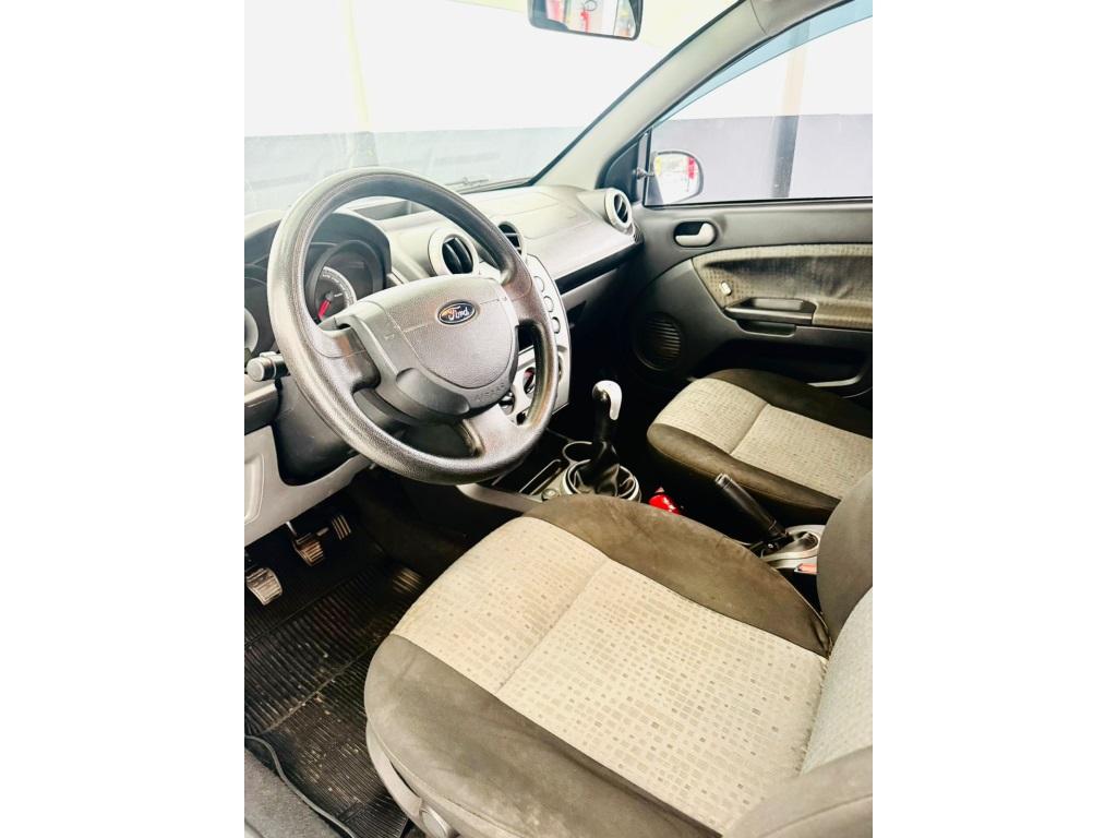 FORD Fiesta Hatch - Foto